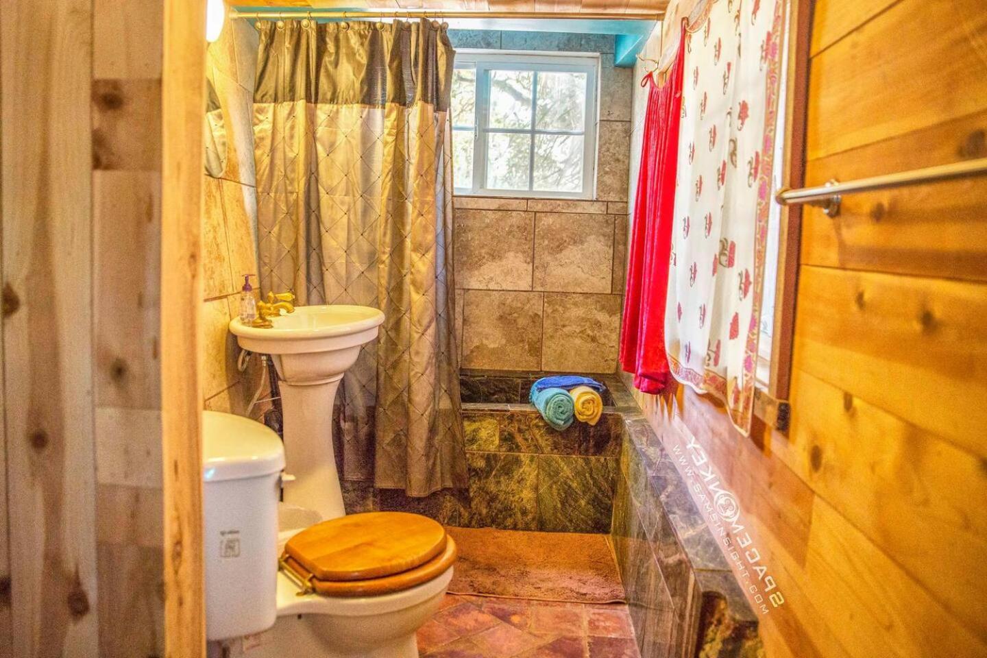 Wonderland Chalet Topanga
